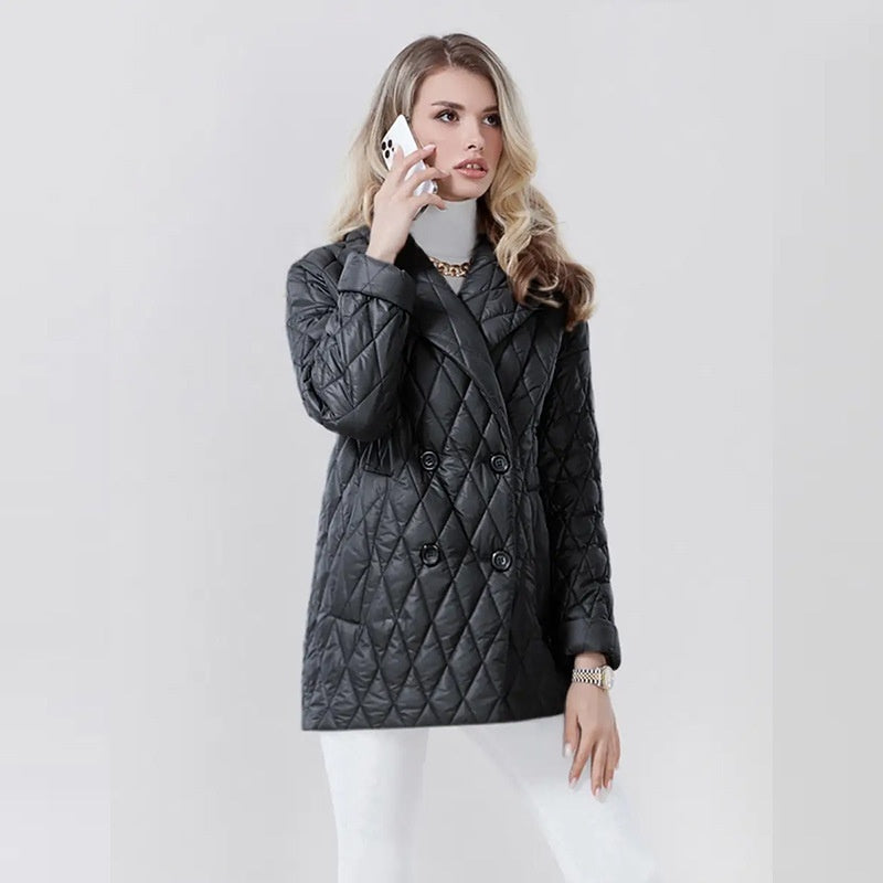 Lapel-designed women's short jacket made of lightweight cotton padding.