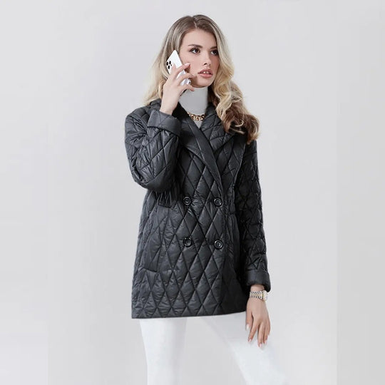 Lapel-designed women's short jacket made of lightweight cotton padding.