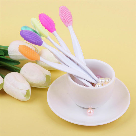 Silicone nose cleaning brush.