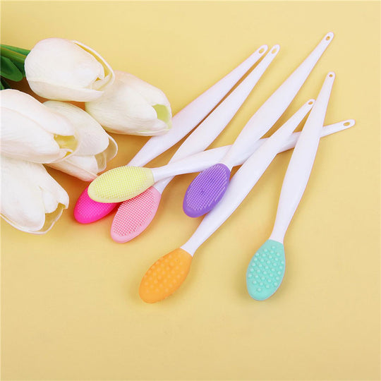 Silicone nose cleaning brush.