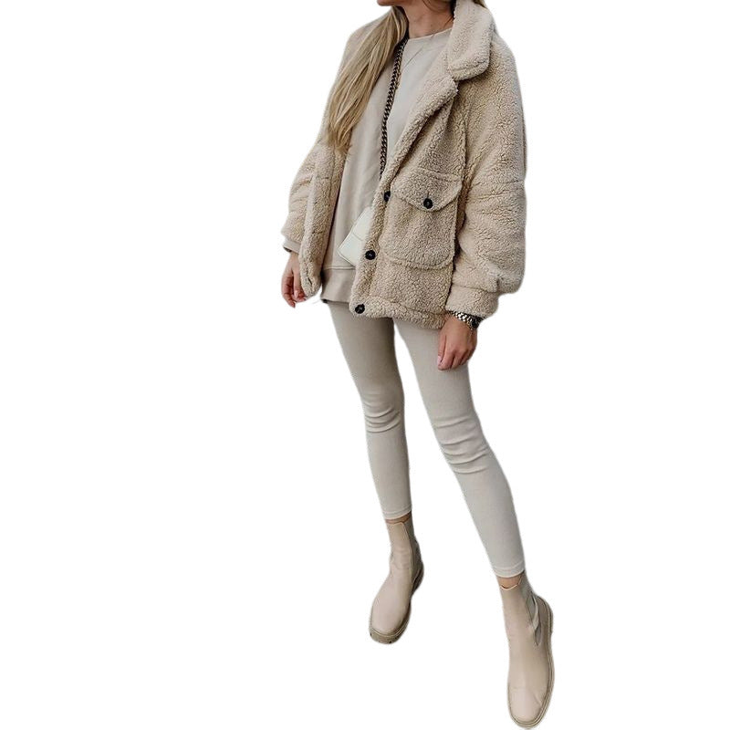 Long-sleeved women's coat with a warm and fashionable lapel design.