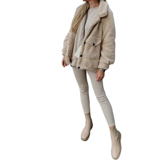 Long-sleeved women's coat with a warm and fashionable lapel design.