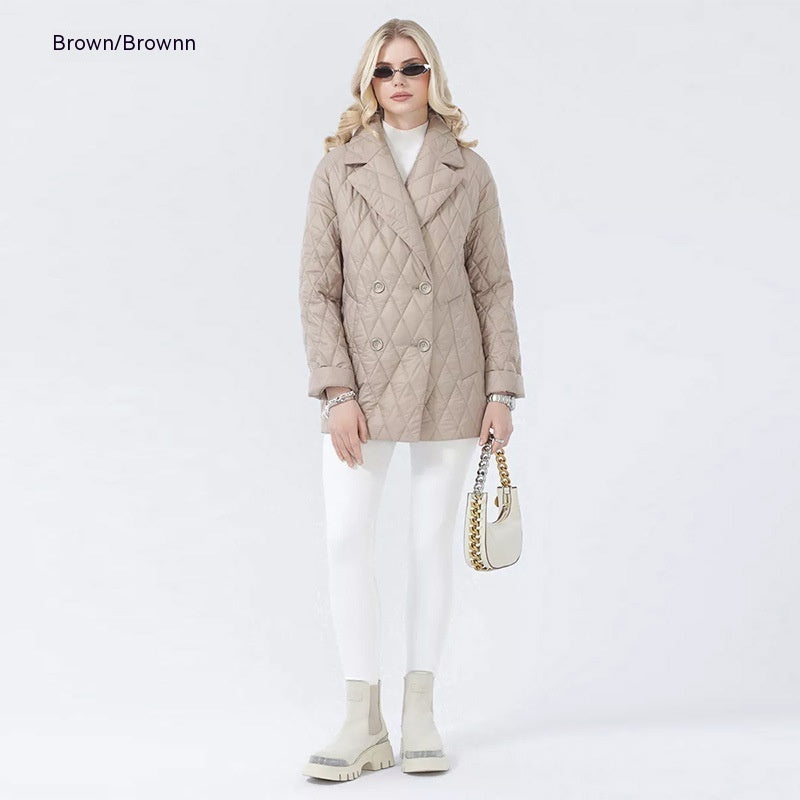 Lapel-designed women's short jacket made of lightweight cotton padding.