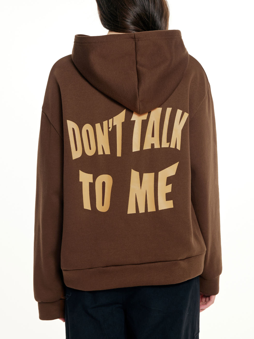 Casual long-sleeved hooded sweater with "Don't Look at Me" printed design.